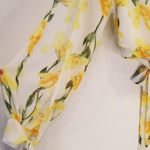 Luxxel Lemon Yellow Floral Cropped Cold Shoulder Wrap Blouse Lined Size M - Picture 5 of 13